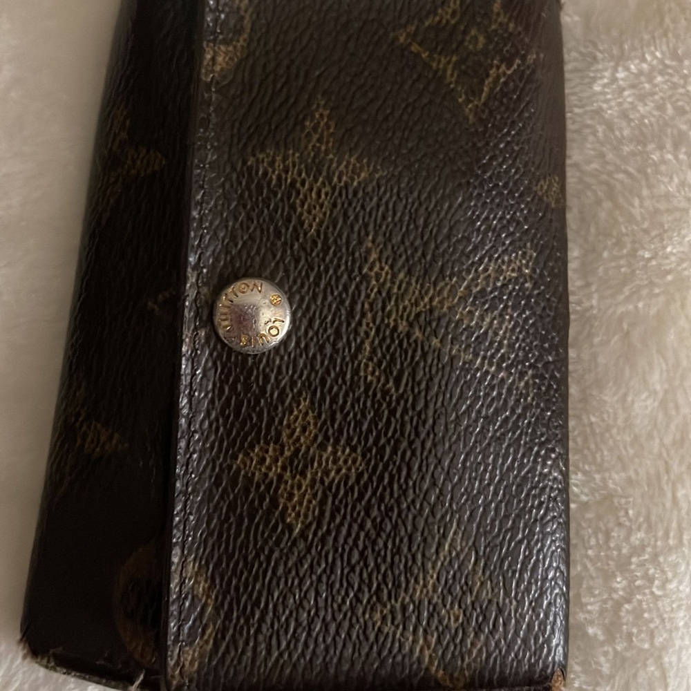 Louis Vuttion key wallet used in fair condition - Picture 2 of 9